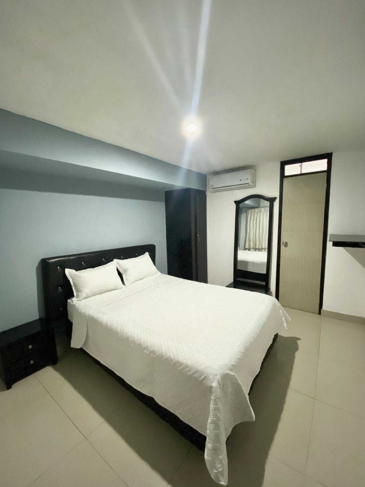 Hotel Estefania Princess 84 バランキージャ エクステリア 写真